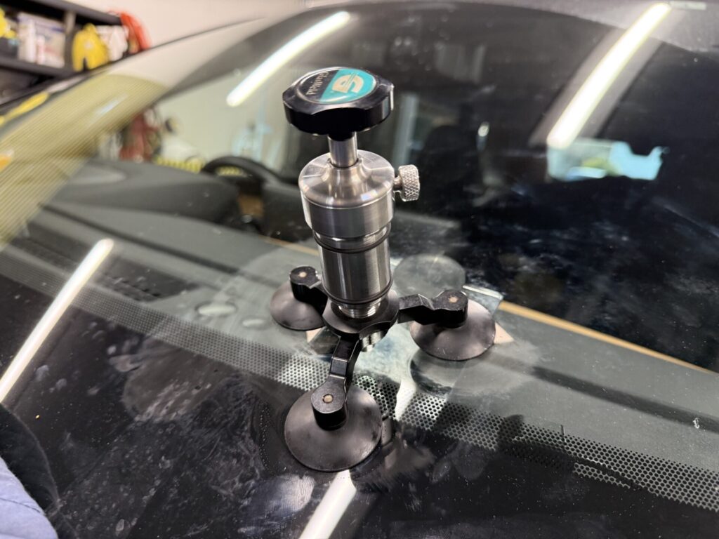 エクストレイルのフロントガラスのヒビをウインドリペア