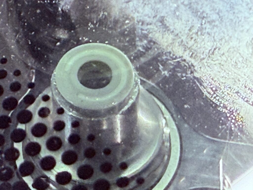 エクストレイルのフロントガラスのヒビをウインドリペア