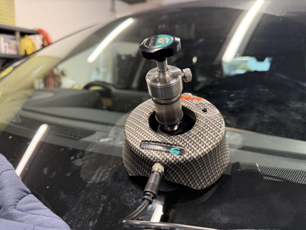 エクストレイルのフロントガラスのヒビをウインドリペア