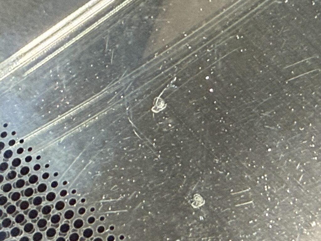 エクストレイルのフロントガラスのヒビをウインドリペア