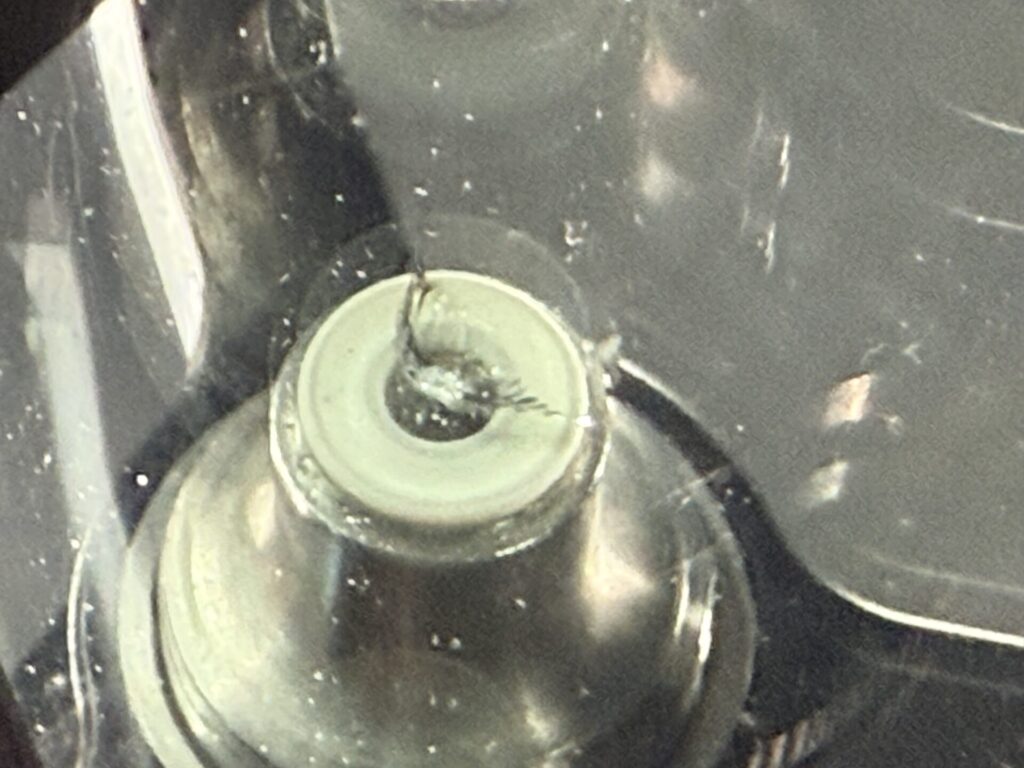 ステップワゴンのフロントガラスの飛び石ヒビをウインドリペア