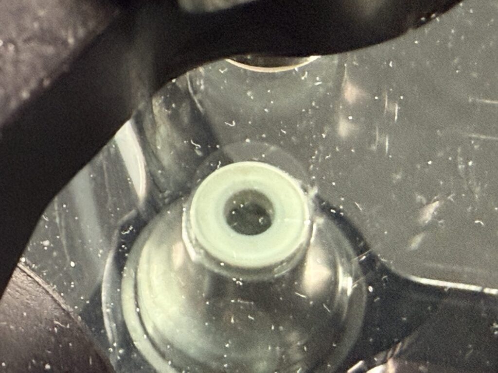 ステップワゴンのフロントガラスの飛び石ヒビをウインドリペア