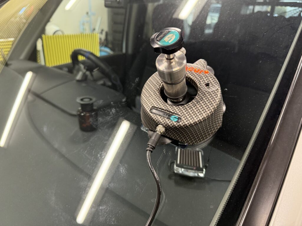 ステップワゴンのフロントガラスの飛び石ヒビをウインドリペア