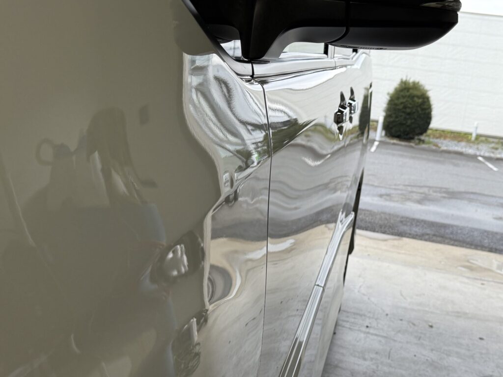 トヨタノアのフロントフェンダーのヘコミをデントリペア