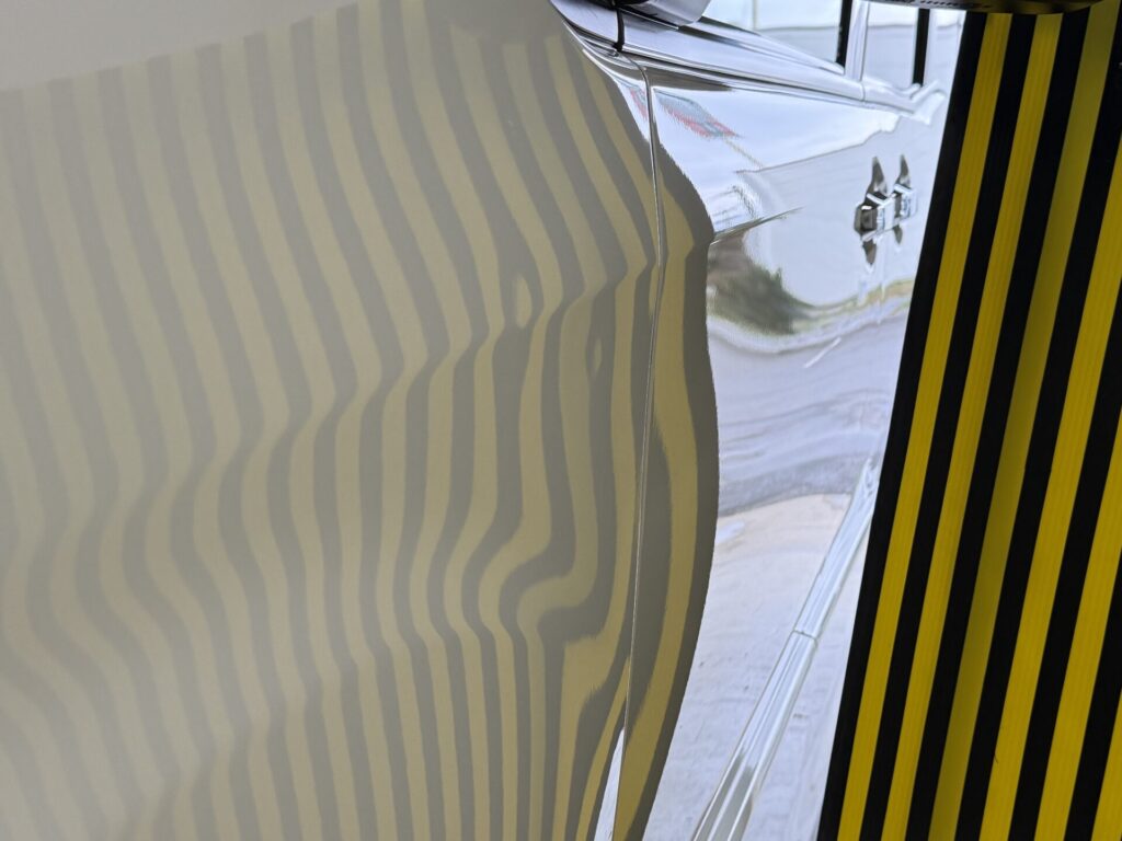 トヨタノアのフロントフェンダーのヘコミをデントリペア