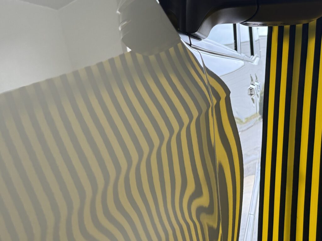 トヨタノアのフロントフェンダーのヘコミをデントリペア