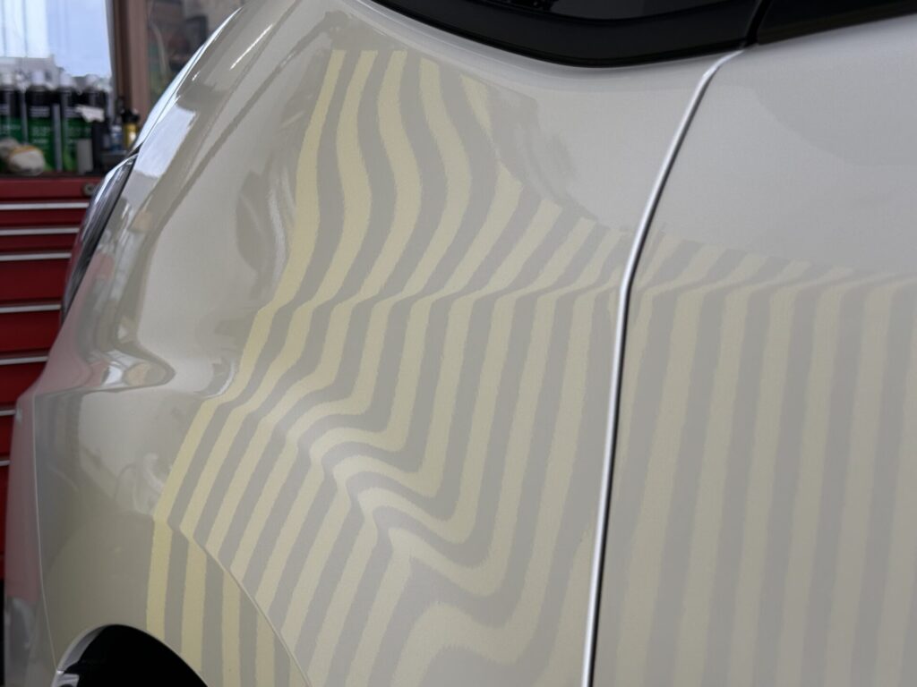 トヨタノアのフロントフェンダーのヘコミをデントリペア