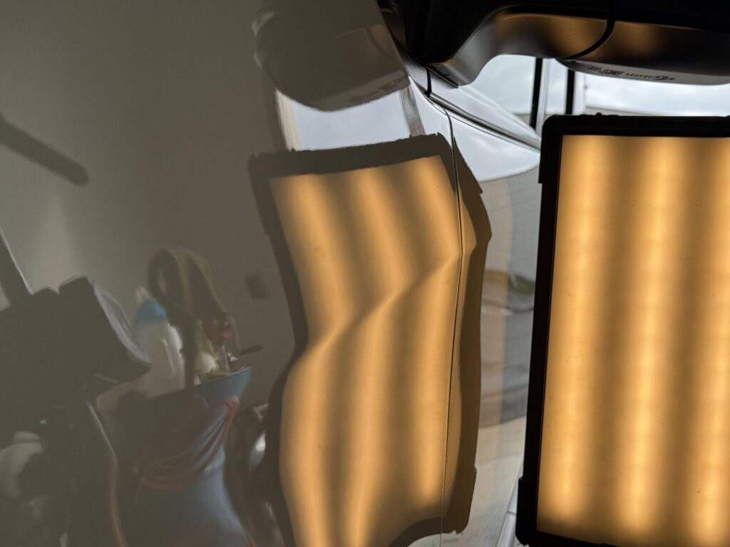 トヨタノアのフロントフェンダーのヘコミをデントリペア