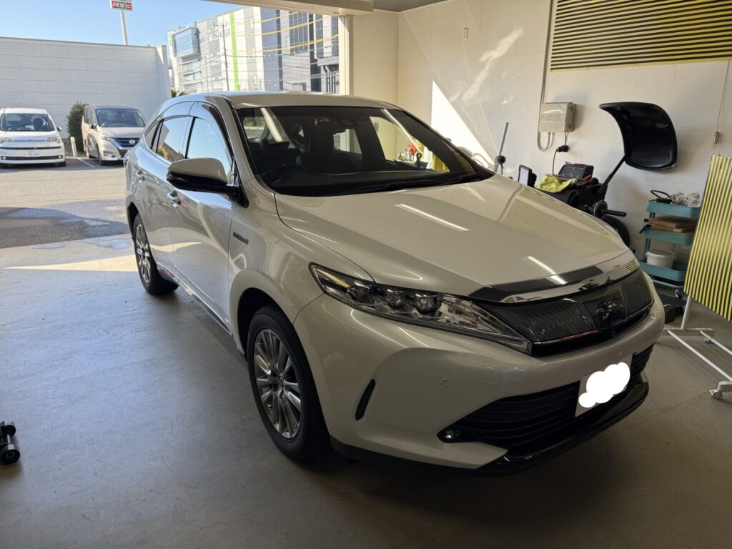 ハリアーの助手席ドアのヘコミをデントリペア