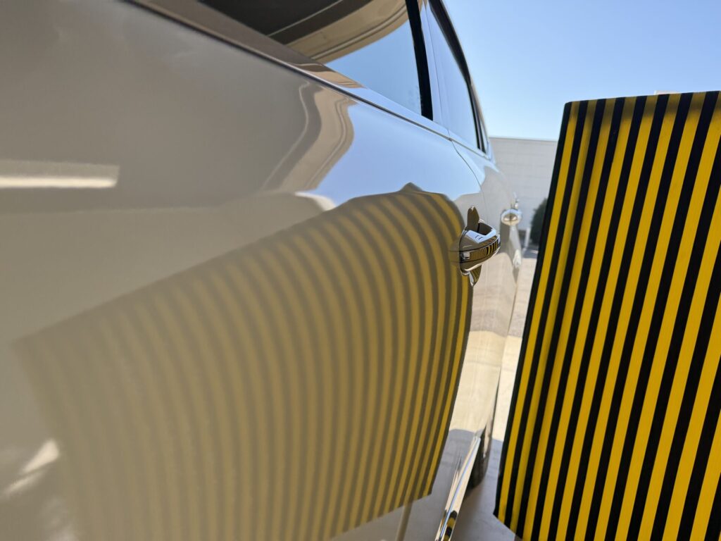 ハリアーの助手席ドアのヘコミをデントリペア