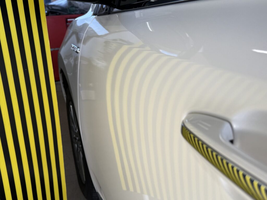 ハリアーの助手席ドアのヘコミをデントリペア