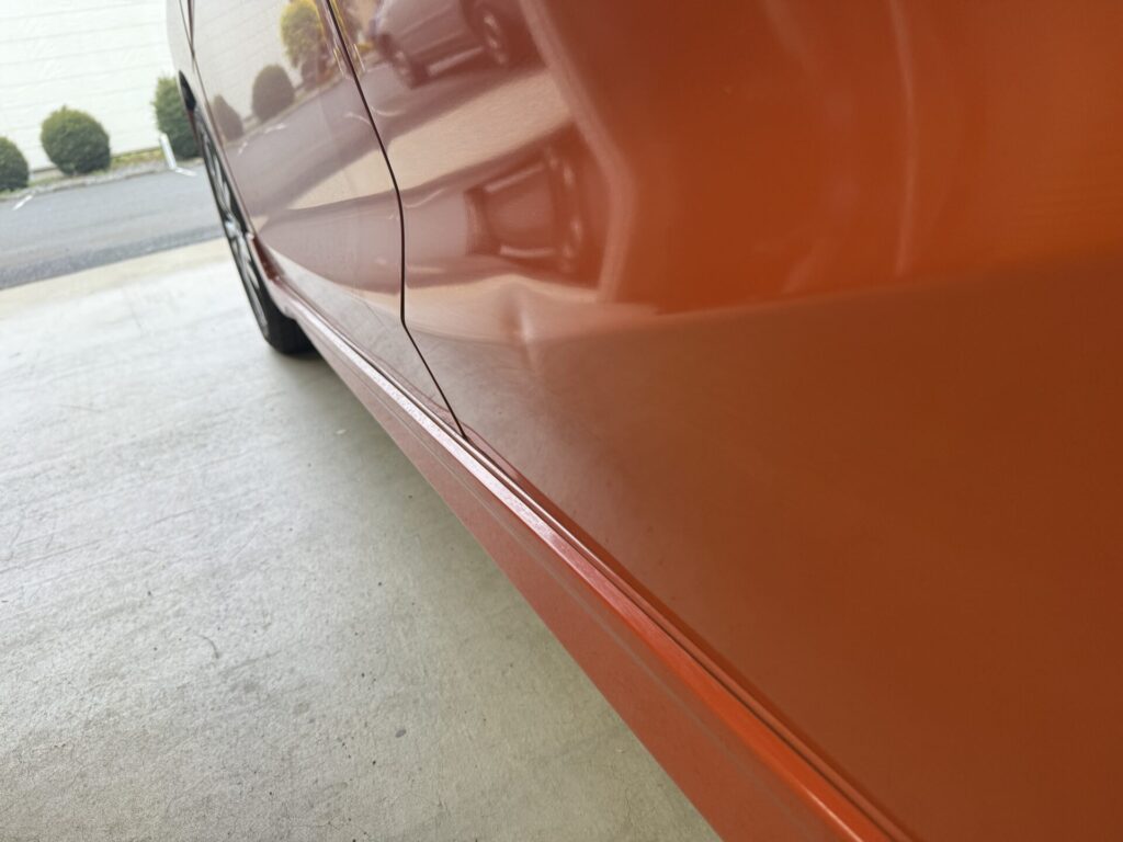 フィットRSリヤドアのヘコミをデントリペア