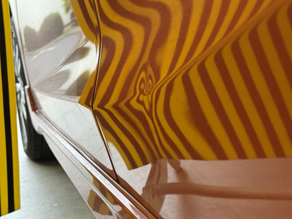 フィットRSリヤドアのヘコミをデントリペア