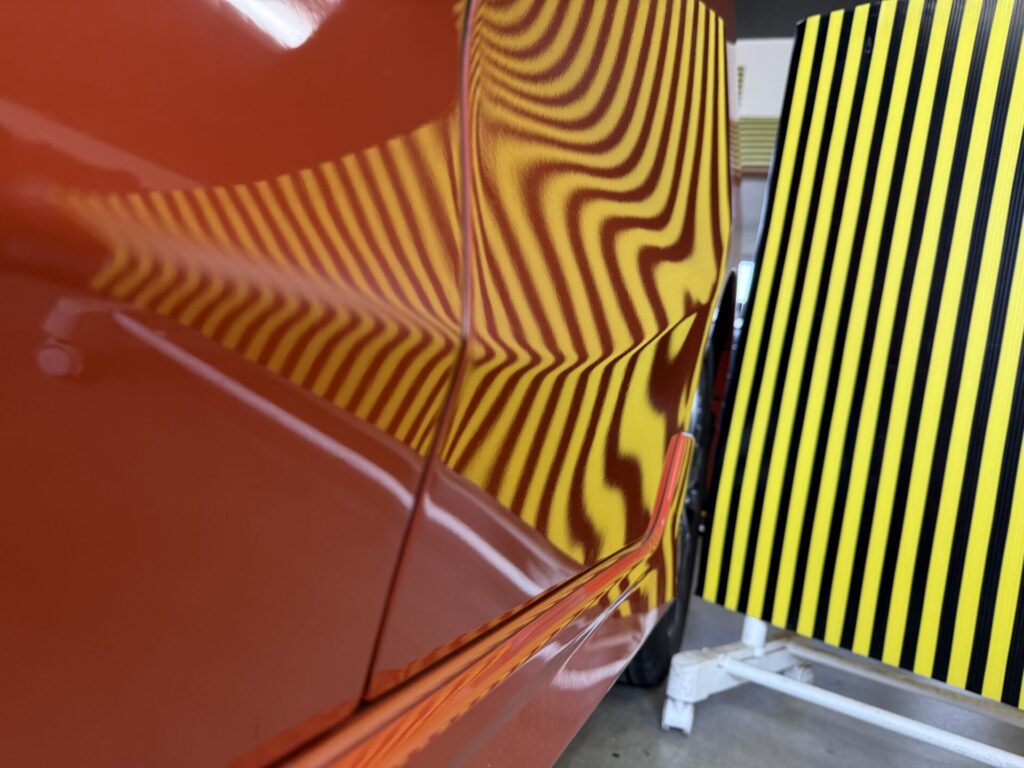 フィットRSリヤドアのヘコミをデントリペア