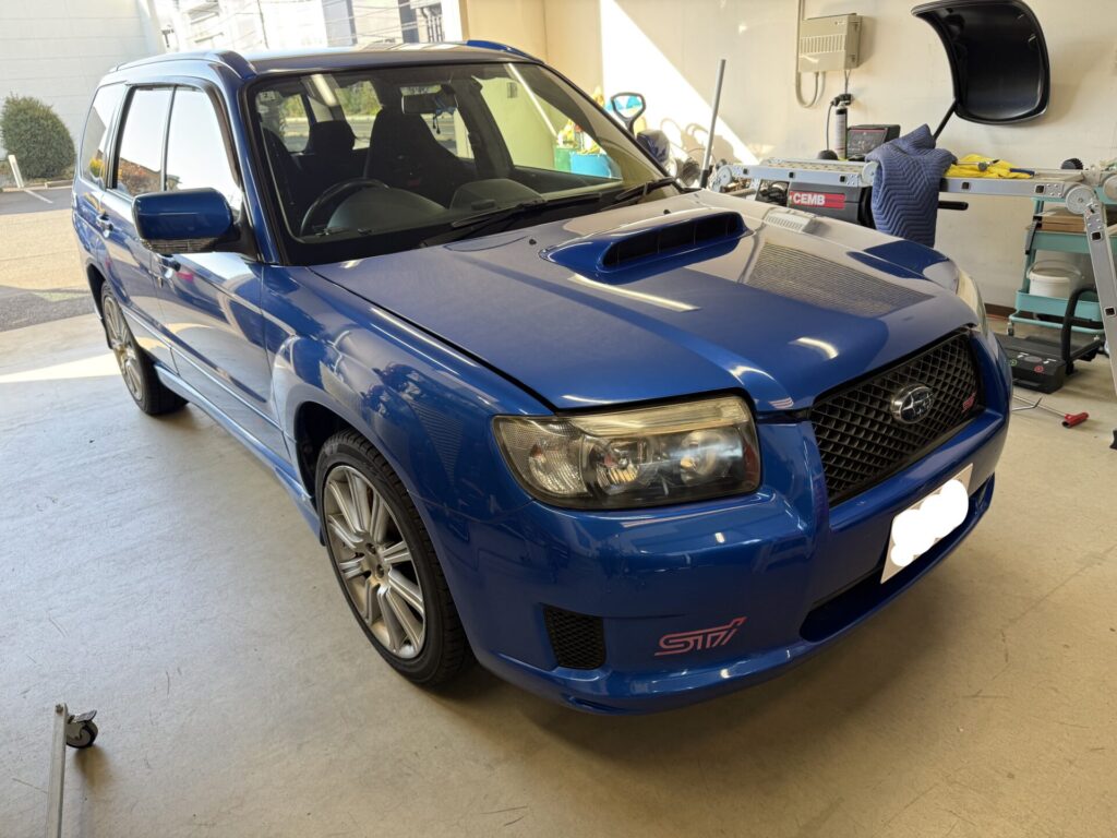 フォレスターのフロントフェンダーのヘコミをデントリペア