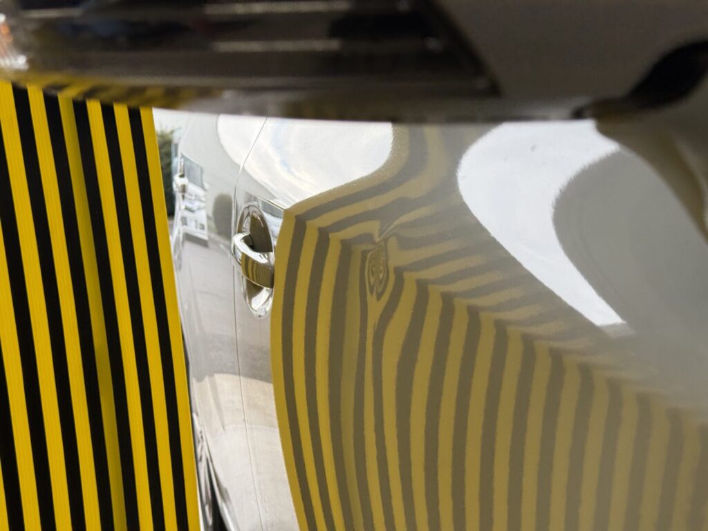 プリウスのドアパンチのヘコミをデントリペア