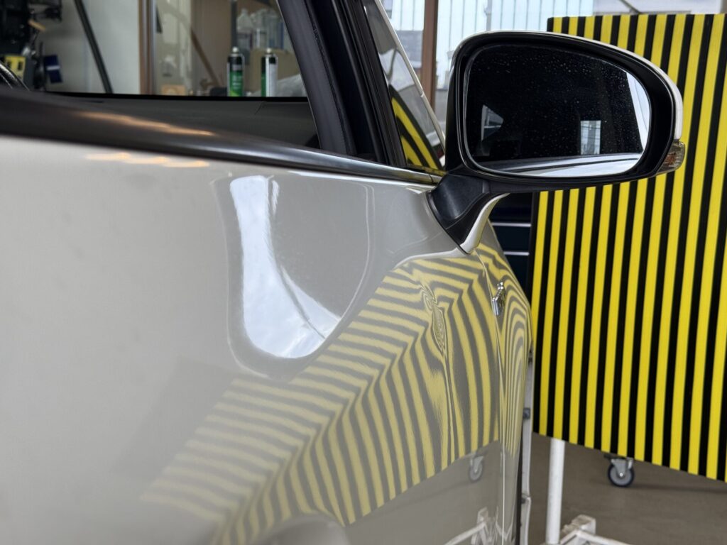 プリウスのドアパンチのヘコミをデントリペア