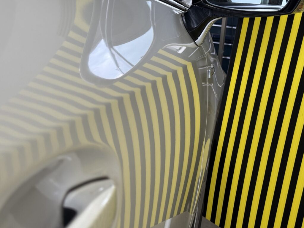 プリウスのドアパンチのヘコミをデントリペア