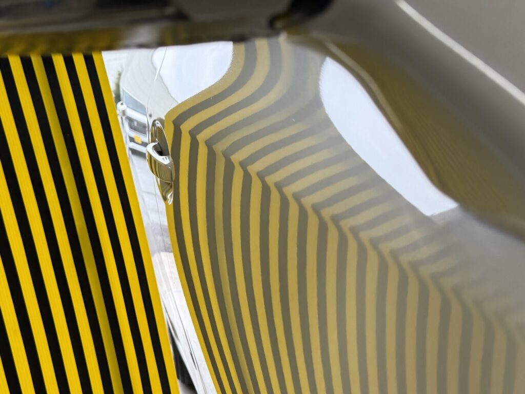 プリウスのドアパンチのヘコミをデントリペア