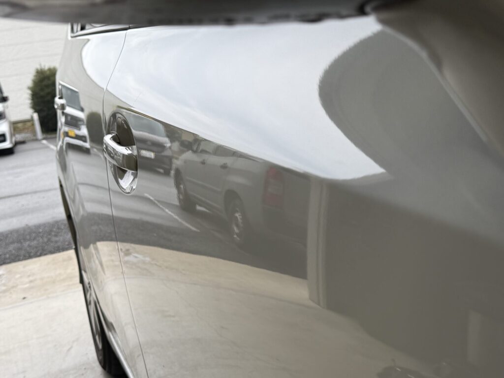 プリウスのドアパンチのヘコミをデントリペア