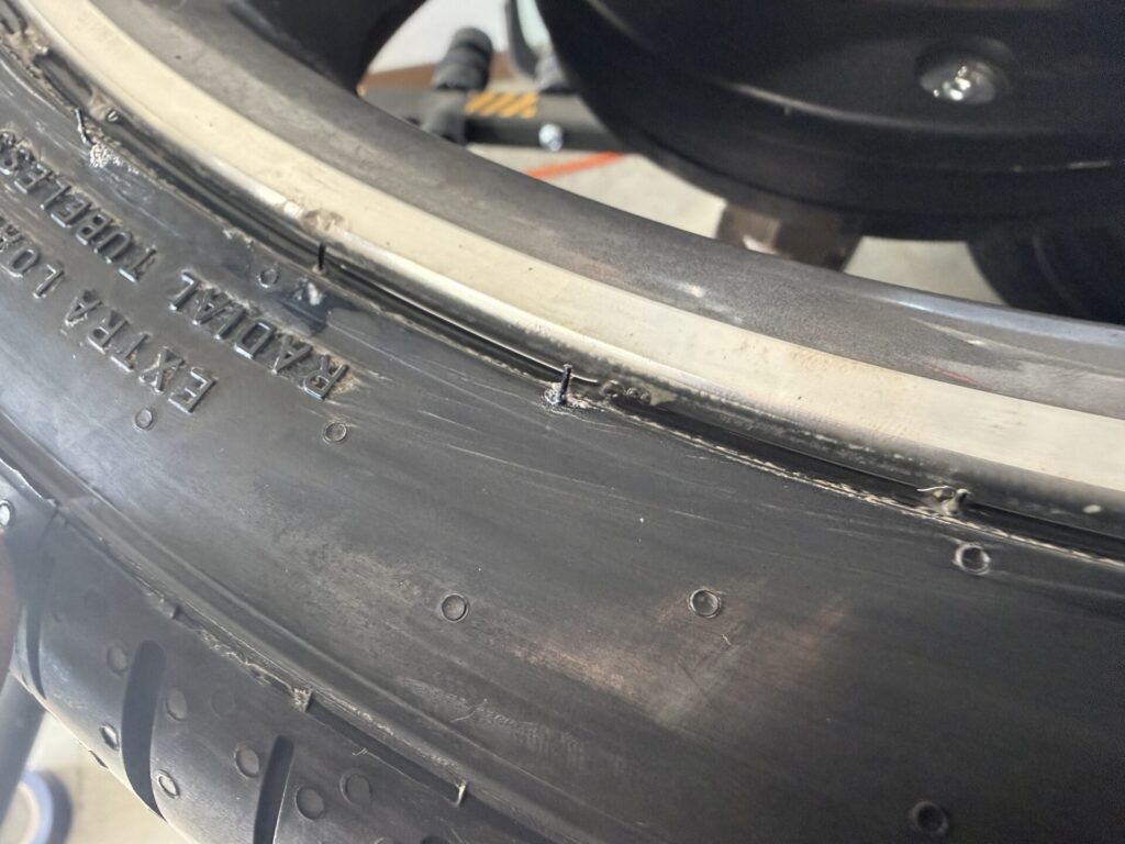 メルセデスベンツSLC180の持込タイヤ交換