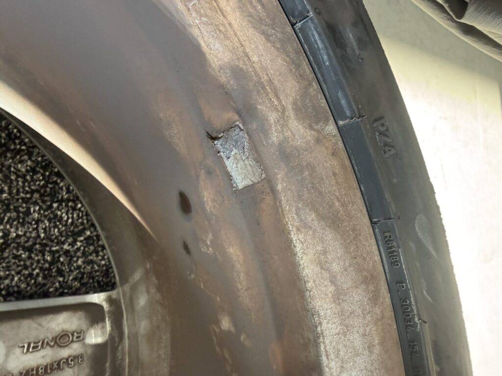 メルセデスベンツSLC180の持込タイヤ交換