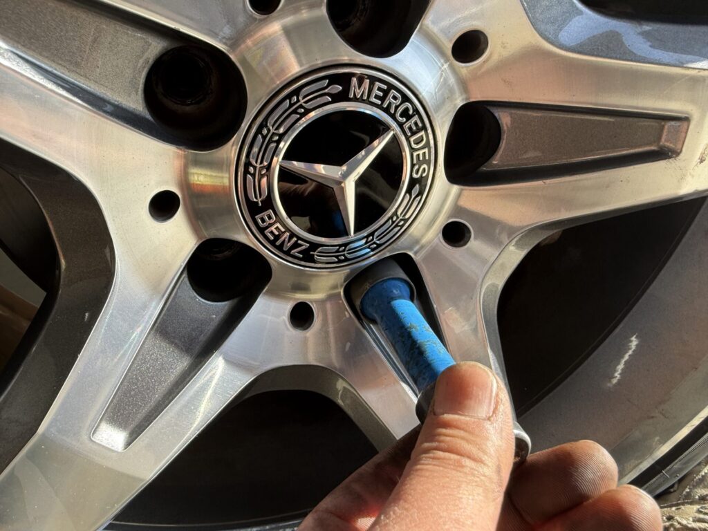 メルセデスベンツSLC180の持込タイヤ交換