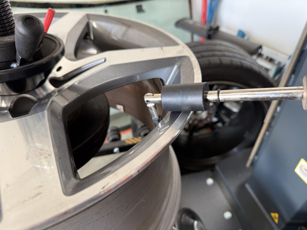 メルセデスベンツSLC180の持込タイヤ交換