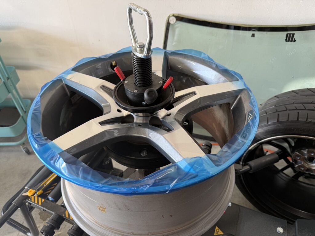 メルセデスベンツSLC180の持込タイヤ交換