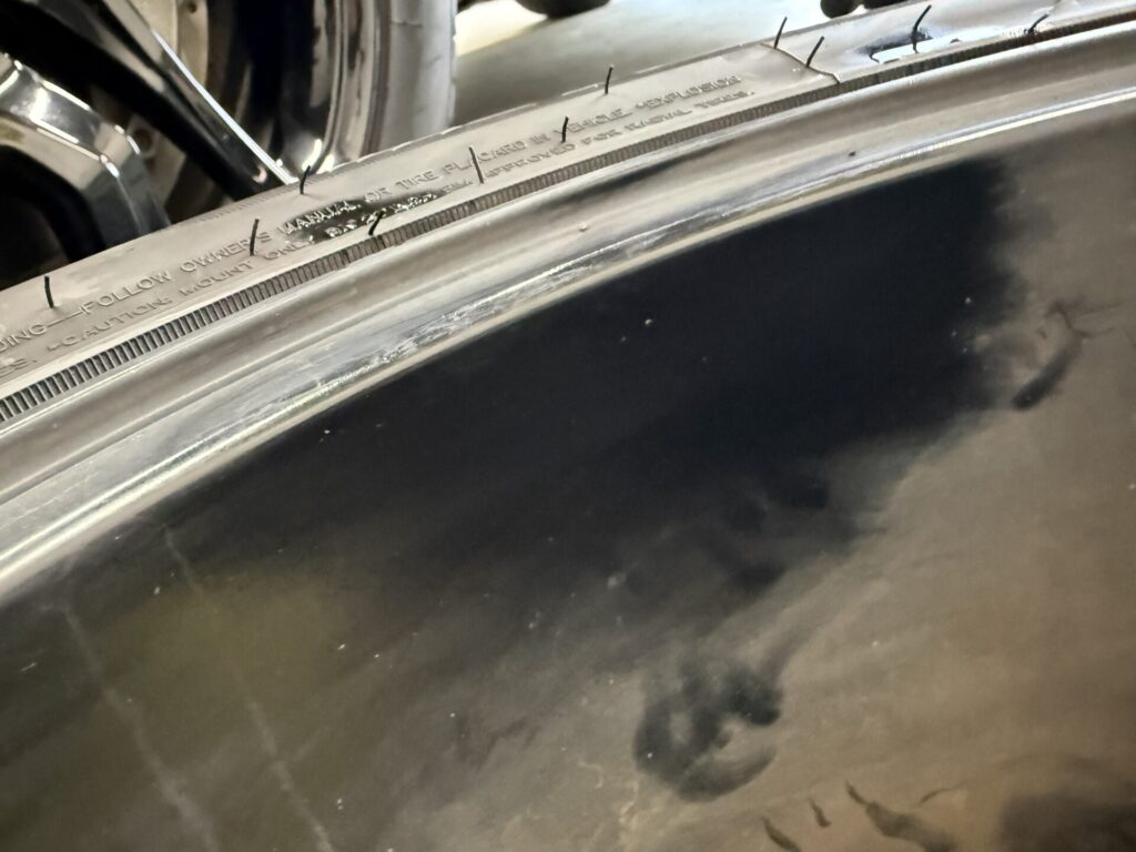 ランドローバーディスカバリーの持込タイヤ交換275/45R21