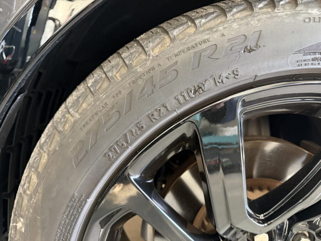 ランドローバーディスカバリーの持込タイヤ交換275/45R21