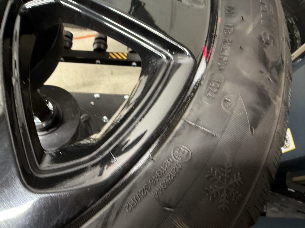 ランドローバーディスカバリーの持込タイヤ交換275/45R21