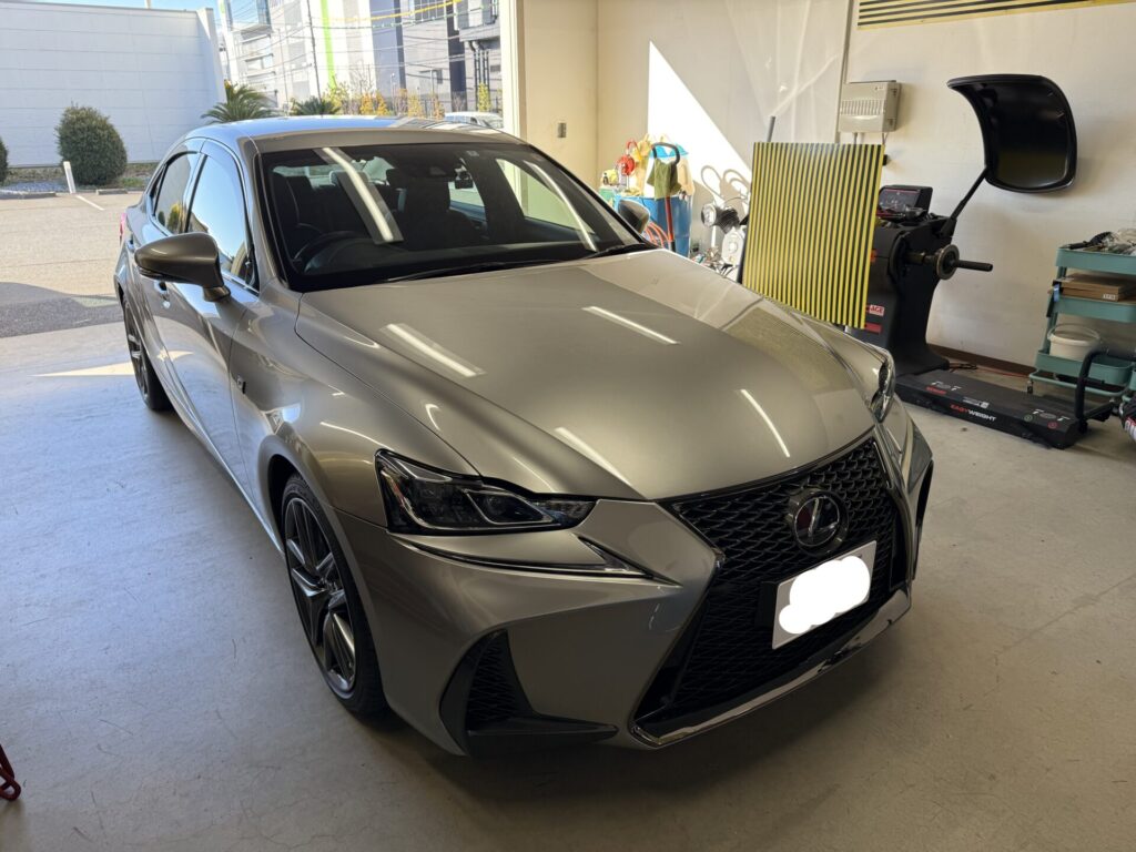 レクサスISのリヤドアのヘコミをデントリペア