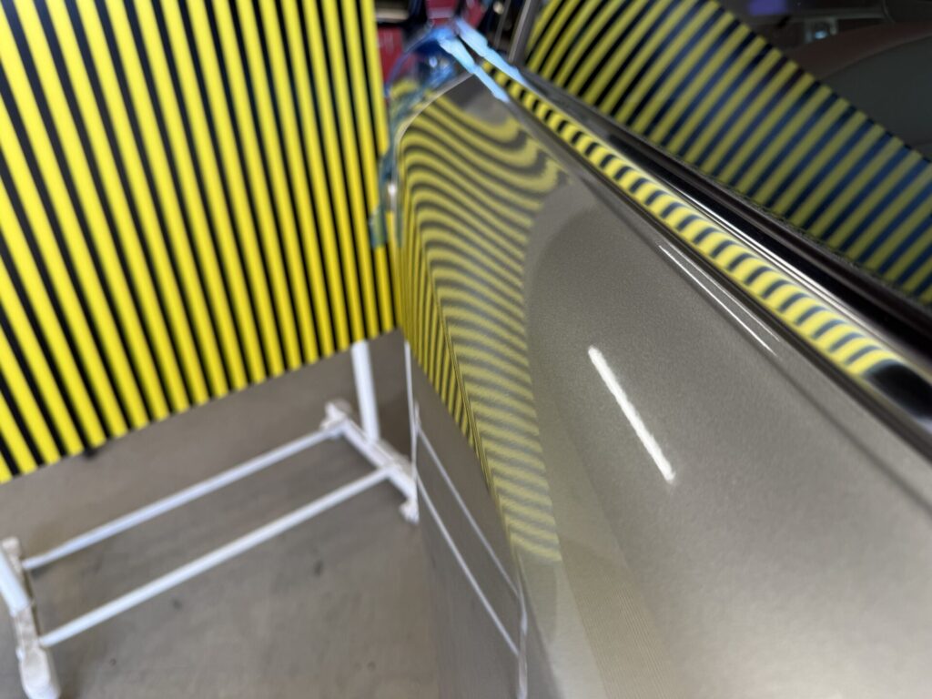 レクサスISのリヤドアのヘコミをデントリペア