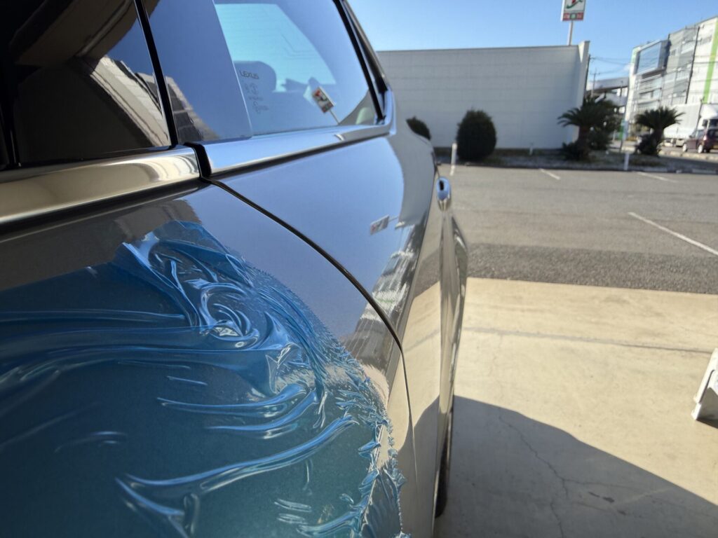 レクサスISのリヤドアのヘコミをデントリペア