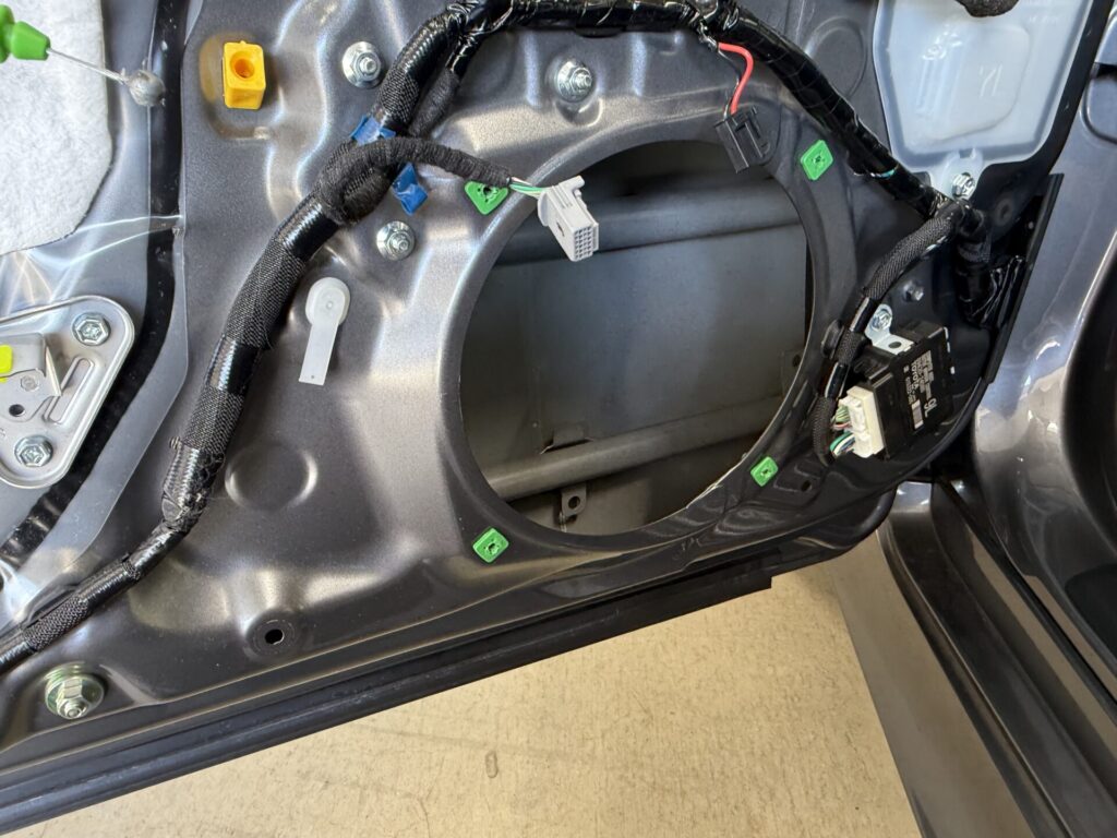 レクサスRCドアパンチのヘコミをデントリぺア