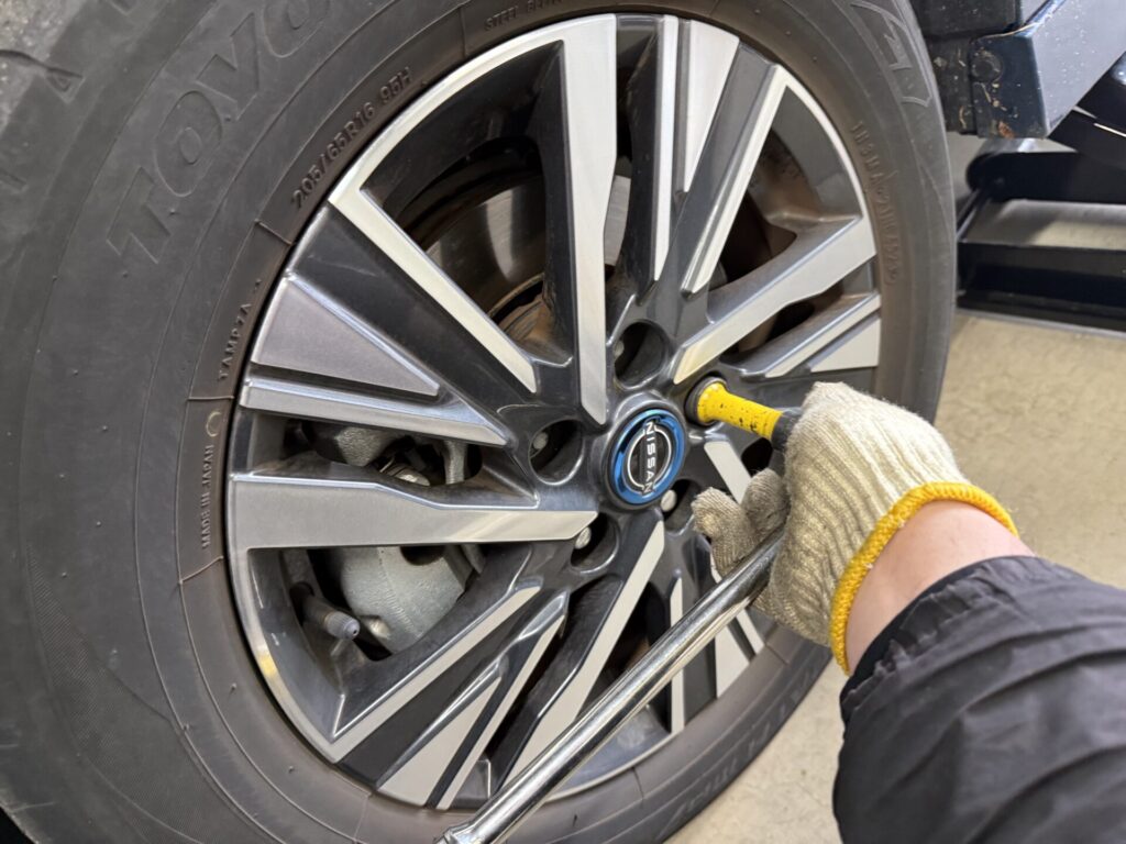 日産セレナ持ち込みタイヤ交換