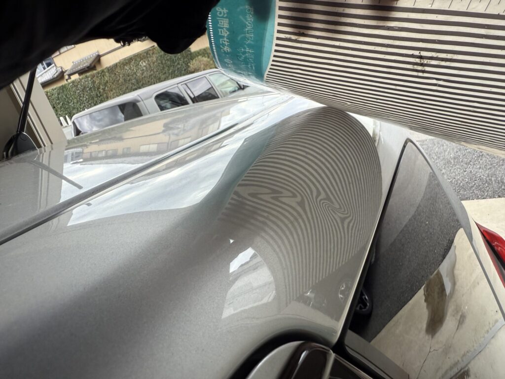 日産ノートのルーフサイドのヘコミをデントリペア