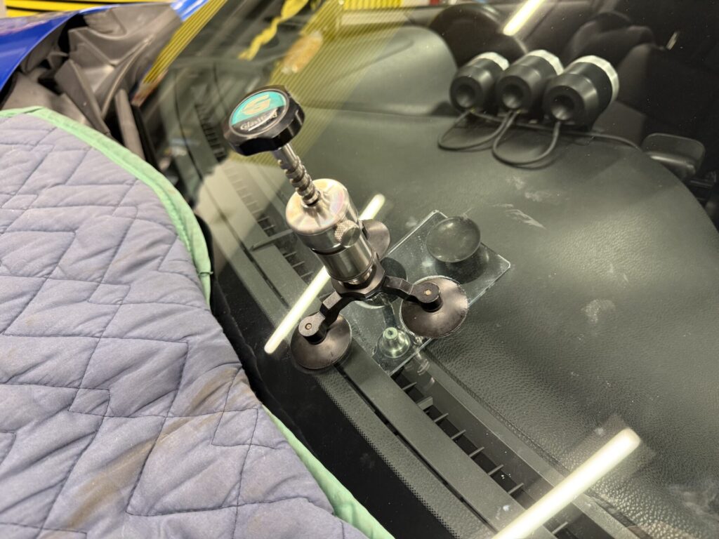 BRZフロントガラスの飛び石ヒビをウインドリペア