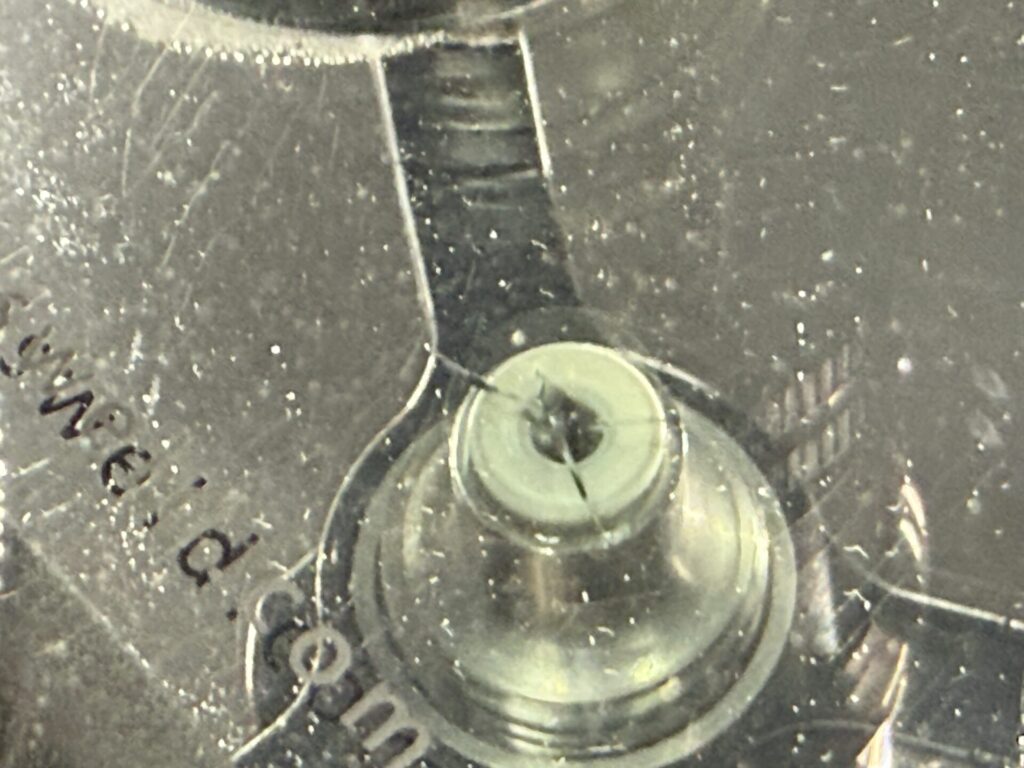 BRZフロントガラスの飛び石ヒビをウインドリペア