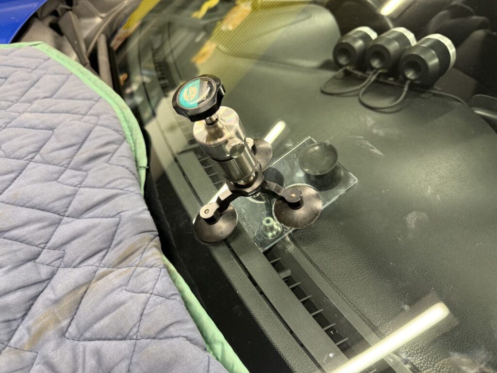 BRZフロントガラスの飛び石ヒビをウインドリペア