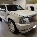 キャデラックエスカレードのボンネットのヘコミをデントリペア