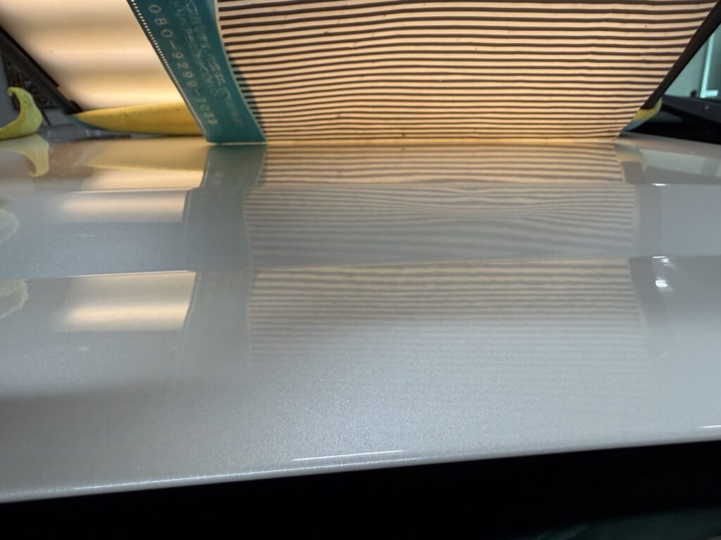 キャデラックエスカレードのボンネットのヘコミをデントリペア