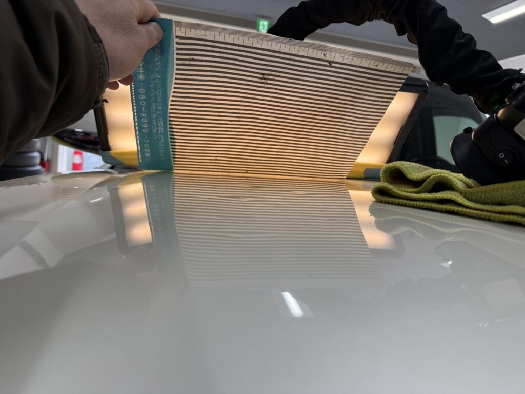 キャデラックエスカレードのボンネットのヘコミをデントリペア