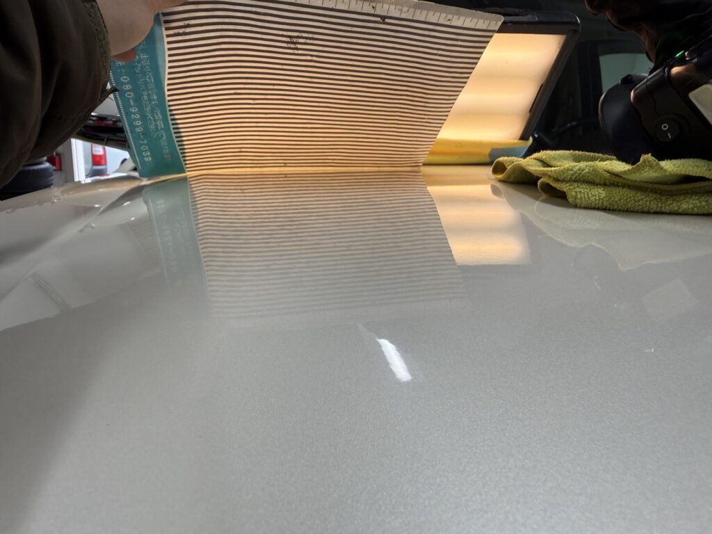 キャデラックエスカレードのボンネットのヘコミをデントリペア