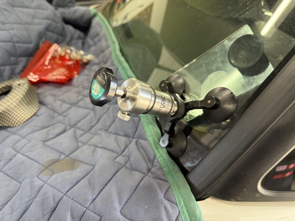 ダイハツトールのフロントガラスをウインドリペア