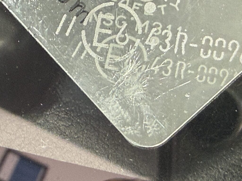 ダイハツトールのフロントガラスをウインドリペア