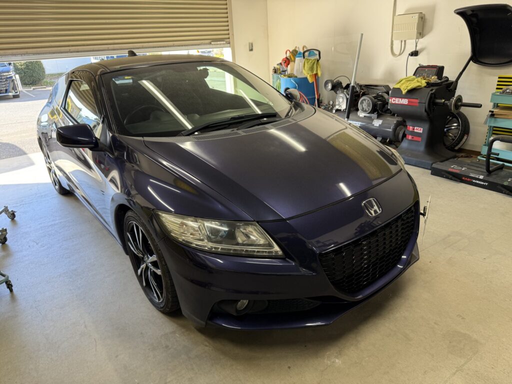 ホンダCR-Zのルーフサイドのヘコミをデントリペアで修理