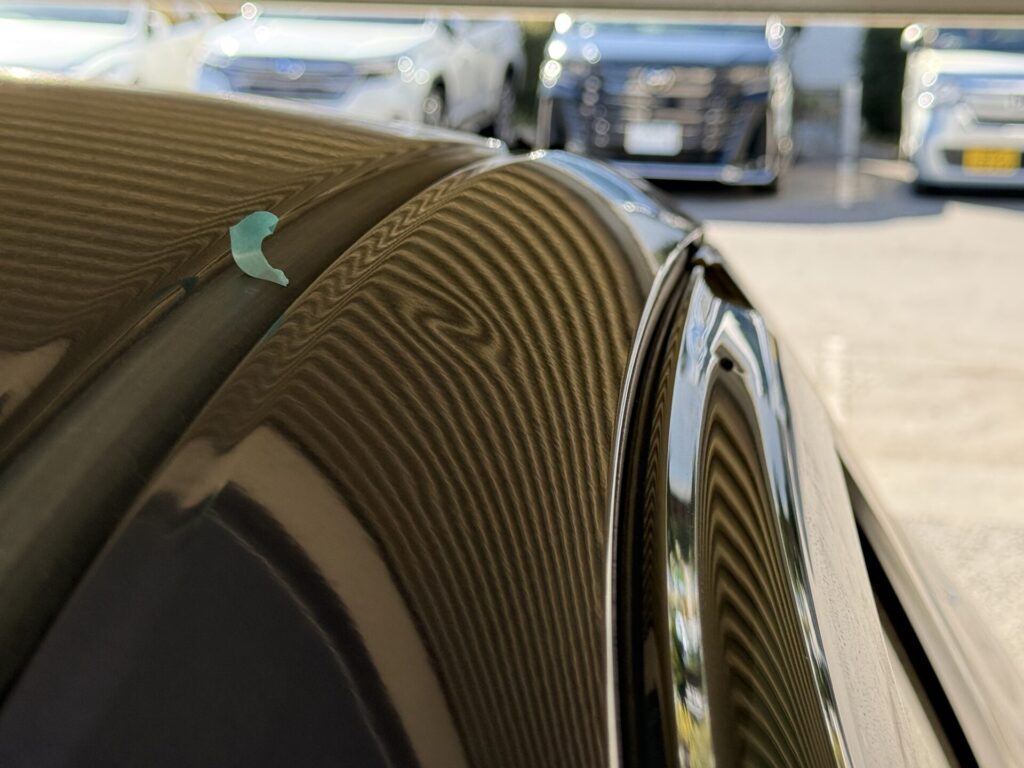 ホンダCR-Zのルーフサイドのヘコミをデントリペアで修理