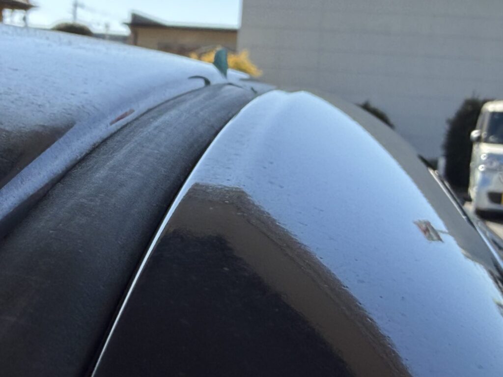 ホンダCR-Zのルーフサイドのヘコミをデントリペアで修理